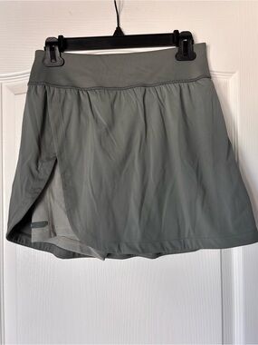 Travis Mathew Secret Plans Moveknit Skort in Agave Green, Size M golf tennis